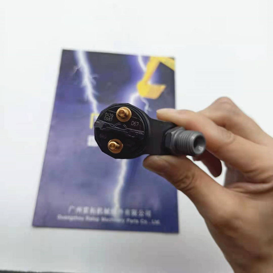 VOE20798683 20798683 EC210 EC210B Excavator Nozzle D6D D6E 04290987 Diesel Fuel Injector 0445120067 0429-0987